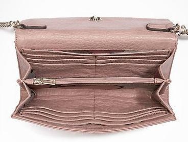 Crossbody Guess s vnitřním uspořádáním jako peněženka